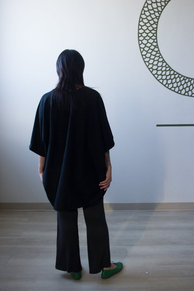 Complexgeometries Ample Sweatshirt (Black) - Victoire BoutiqueComplexgeometriesTops Ottawa Boutique Shopping Clothing