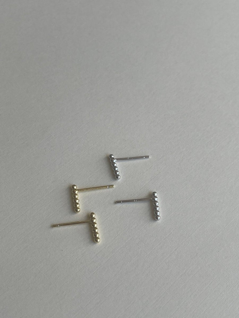 Second Aura Beaded Bar Studs (Silver or Gold Vermeil) - Victoire BoutiqueSecond AuraEarrings Ottawa Boutique Shopping Clothing