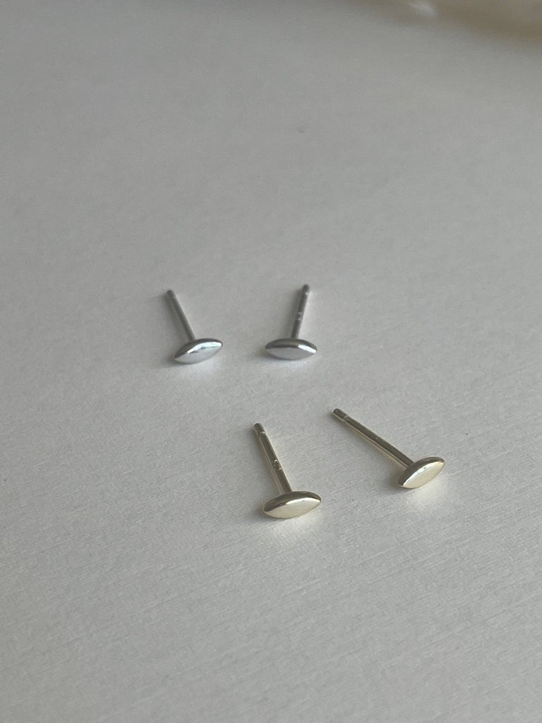 Second Aura Tiny Heart Accent Studs (Silver or Gold Vermeil) - Victoire BoutiqueSecond AuraEarrings Ottawa Boutique Shopping Clothing