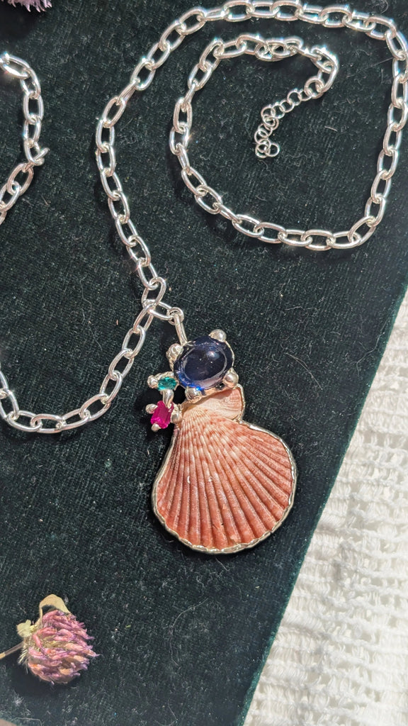 Atelier Melrai Shell a Trois Necklace - Victoire BoutiqueAtelier MelraiNecklaces Ottawa Boutique Shopping Clothing