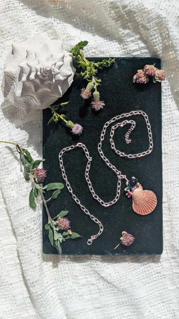 Atelier Melrai Shell a Trois Necklace - Victoire BoutiqueAtelier MelraiNecklaces Ottawa Boutique Shopping Clothing