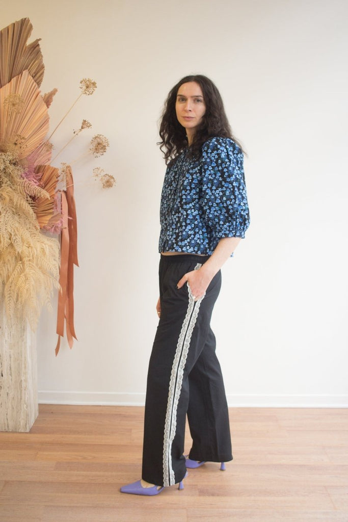 Birds of North America Serin Blouse (Shroominescence) - Victoire BoutiqueBirds of North AmericaTops Ottawa Boutique Shopping Clothing