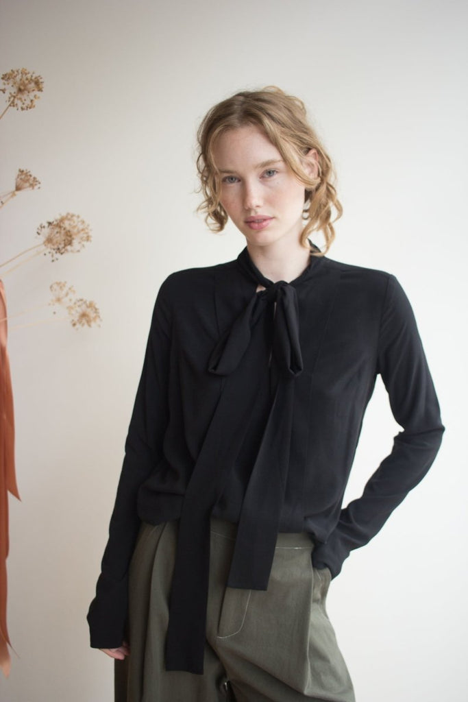 Bodybag Ascot Shirt - Burgundy or Black (In - Store) - Victoire BoutiqueBodybagShirts & Tops Ottawa Boutique Shopping Clothing