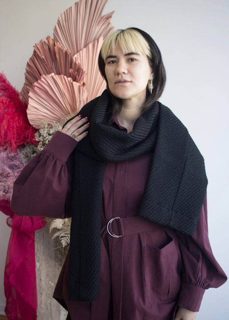 Bodybag Highland Scarf (Sand or Black) - Victoire BoutiqueBodybagSweater Ottawa Boutique Shopping Clothing