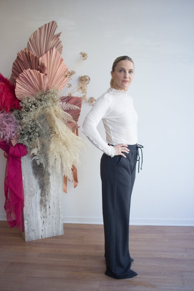 Bodybag Skye Pants (Charcoal or Sand) - Victoire BoutiqueBodybagPants Ottawa Boutique Shopping Clothing