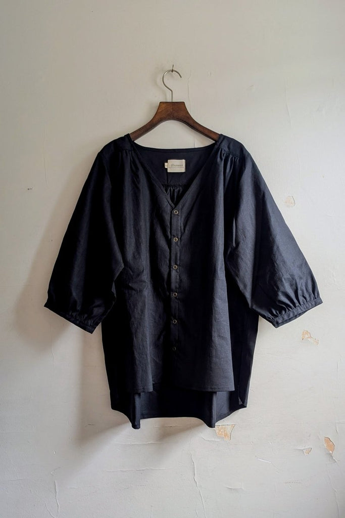 Connally Goods Margot V Neck Shirt (Black) - Victoire BoutiqueConnally GoodsShirts & Tops Ottawa Boutique Shopping Clothing