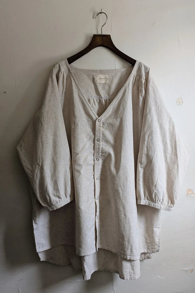 Connally Goods Margot V Neck Shirt (Cream Stripe) - Victoire BoutiqueConnally GoodsShirts & Tops Ottawa Boutique Shopping Clothing