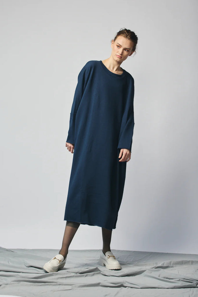 Devlyn van Loon Pullover Sweatshirt Dress (Navy) - Victoire BoutiqueDevlyn Van LoonDresses Ottawa Boutique Shopping Clothing