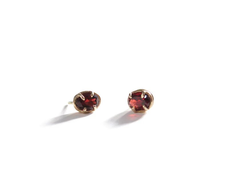 Elaine Ho 14K Gold Earrings (Oval Garnets) - Victoire BoutiqueElaine HoEarrings Ottawa Boutique Shopping Clothing