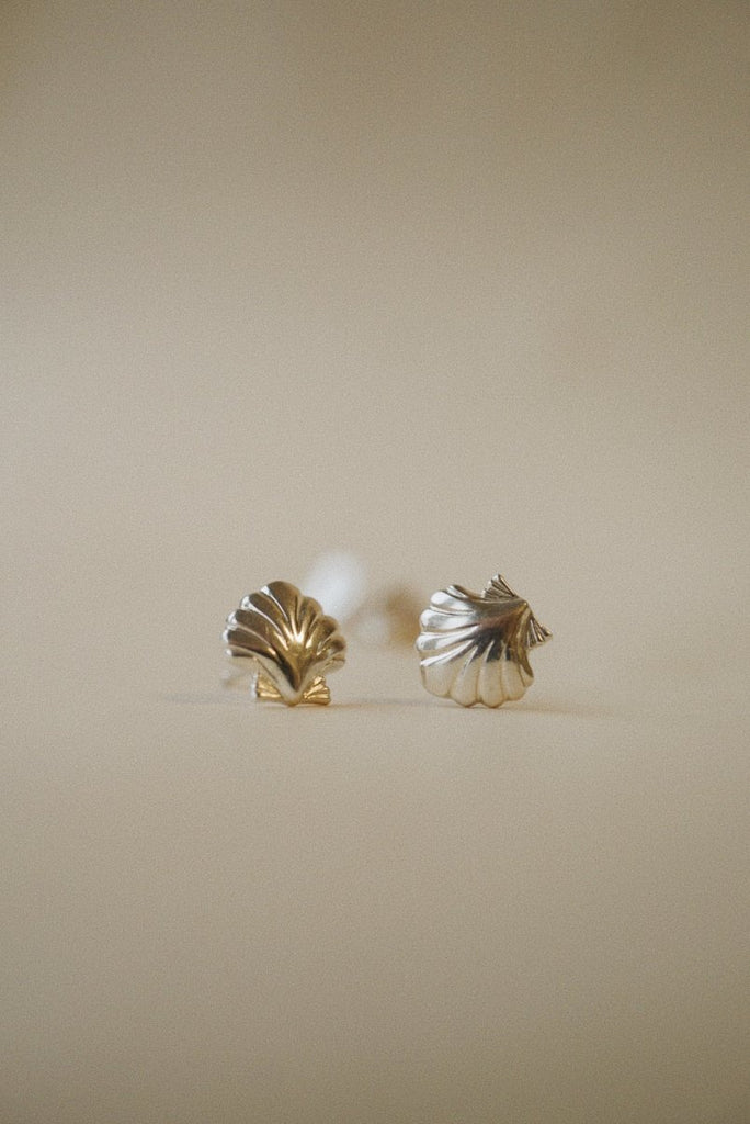 Foe & Dear Shell Studs (Silver) - Victoire BoutiqueFoe & DearEarrings Ottawa Boutique Shopping Clothing