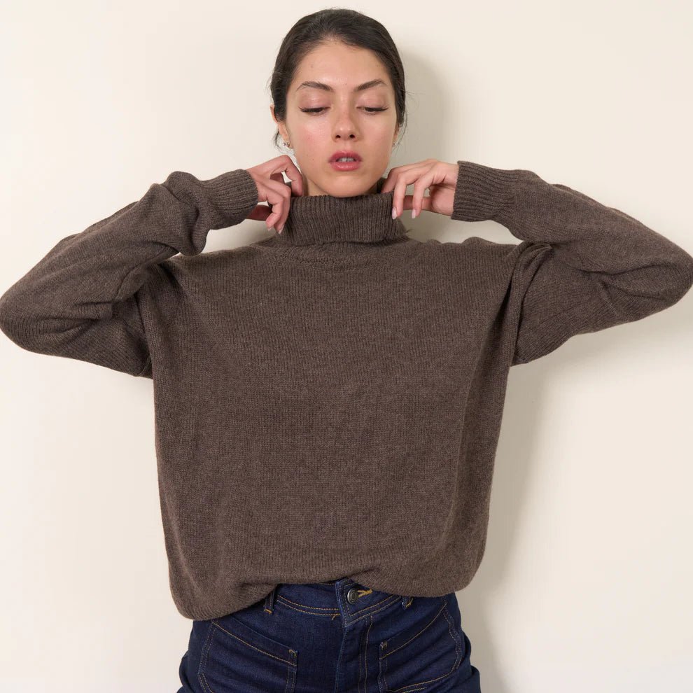 Givéh Hugme Turtleneck Sweater (Coffee) - Victoire BoutiqueGivéhSweater Ottawa Boutique Shopping Clothing