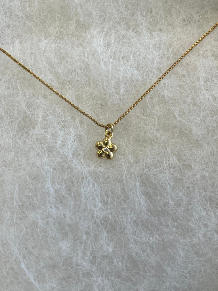 Hailey Jane Little Daisy Flower Necklace - Victoire BoutiqueHailey JaneNecklaces Ottawa Boutique Shopping Clothing