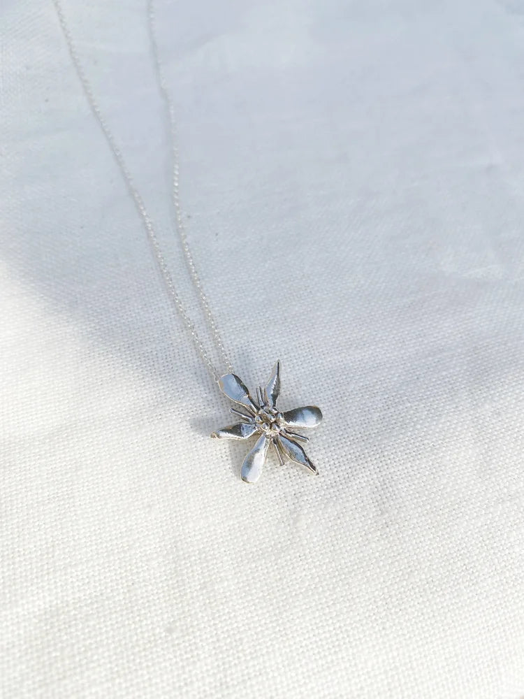 Hawkly Flora Necklace (Bronze or Silver) - Victoire BoutiqueHawklyNecklace Ottawa Boutique Shopping Clothing