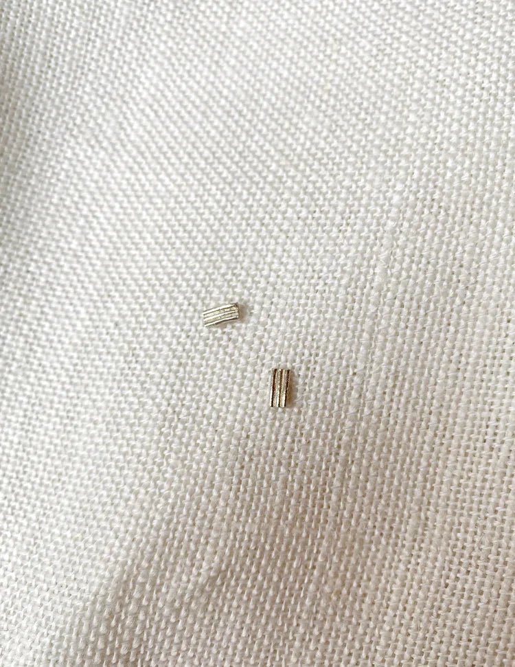 Hawkly Linear Mini Studs (Bronze or Silver) - Victoire BoutiqueHawklyEarrings Ottawa Boutique Shopping Clothing