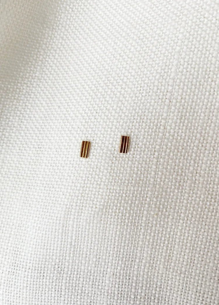Hawkly Linear Mini Studs (Bronze or Silver) - Victoire BoutiqueHawklyEarrings Ottawa Boutique Shopping Clothing