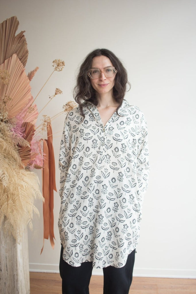 Kate Austin Designs Katherine Shirt (White and Black Flower) - Victoire BoutiqueKate Austin DesignsTops Ottawa Boutique Shopping Clothing