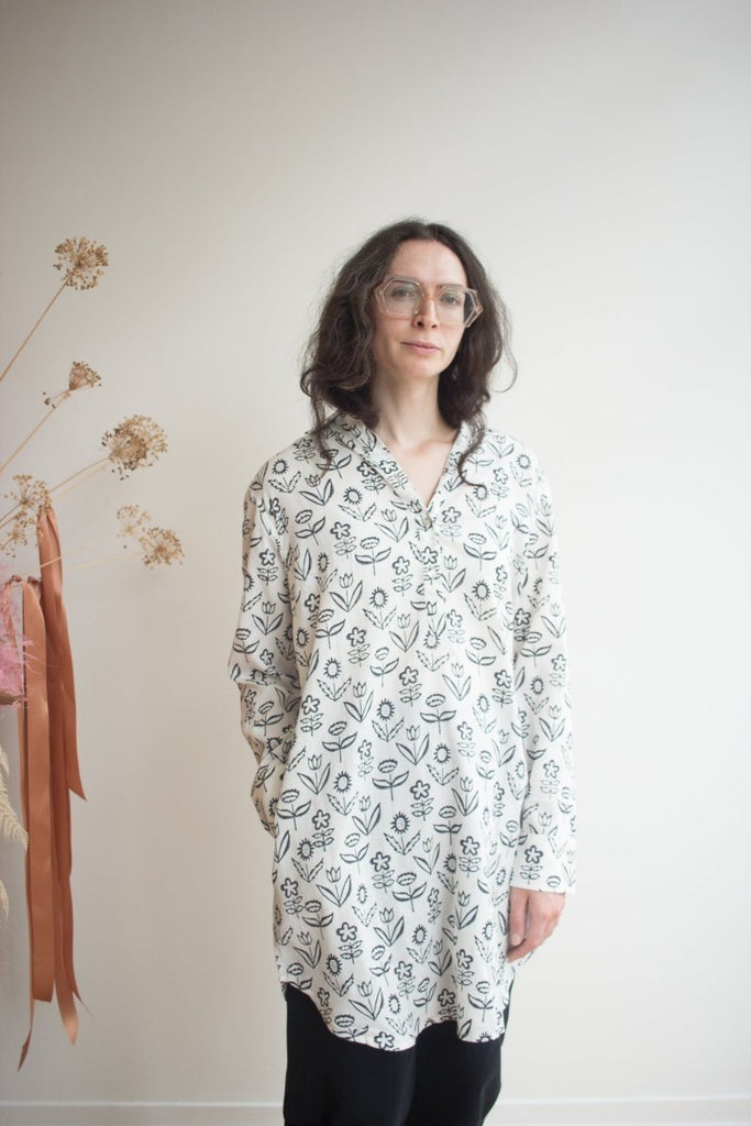 Kate Austin Designs Katherine Shirt (White and Black Flower) - Victoire BoutiqueKate Austin DesignsTops Ottawa Boutique Shopping Clothing