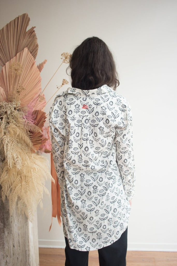 Kate Austin Designs Katherine Shirt (White and Black Flower) - Victoire BoutiqueKate Austin DesignsTops Ottawa Boutique Shopping Clothing