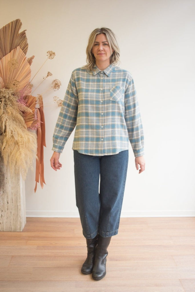 Naked & Famous Judy Shirt (Faded Blue Brushed Flannel) - Victoire BoutiqueNaked & FamousShirts & Tops Ottawa Boutique Shopping Clothing