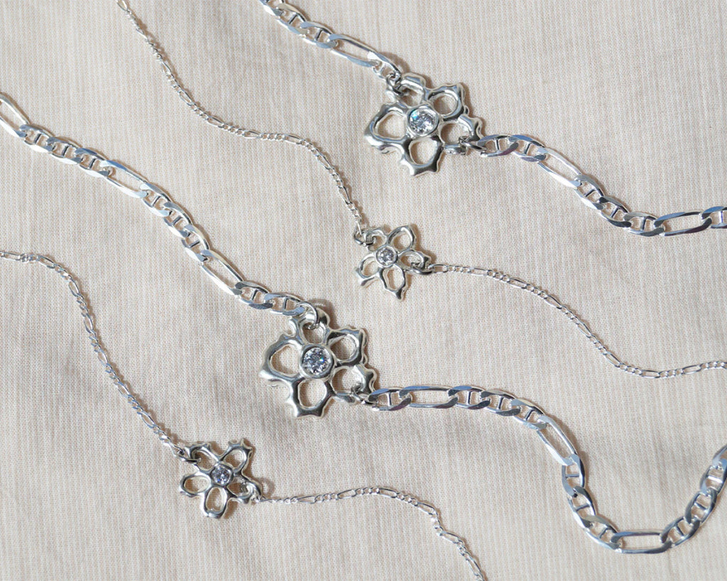 Sunday Feel Baby Daisy Chain (Silver) - Victoire BoutiqueSunday FeelNecklaces Ottawa Boutique Shopping Clothing