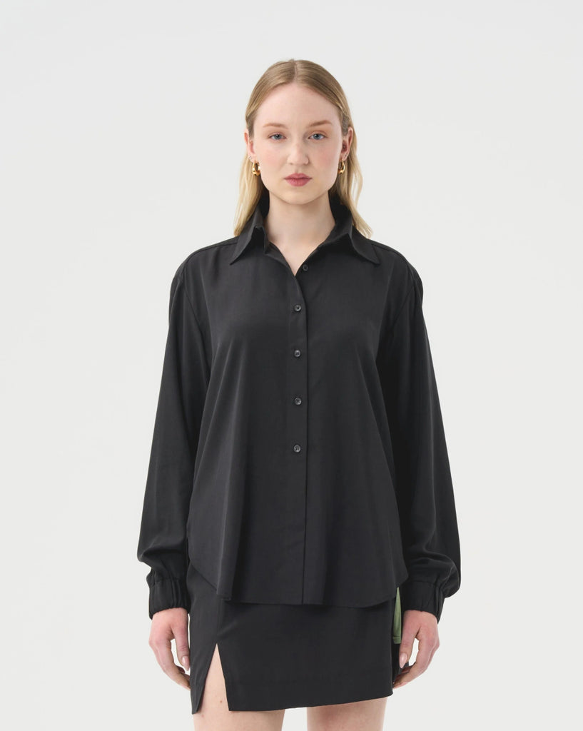 Valerie C. Oversized Shirt (Black) - Victoire BoutiqueValerie CTops Ottawa Boutique Shopping Clothing