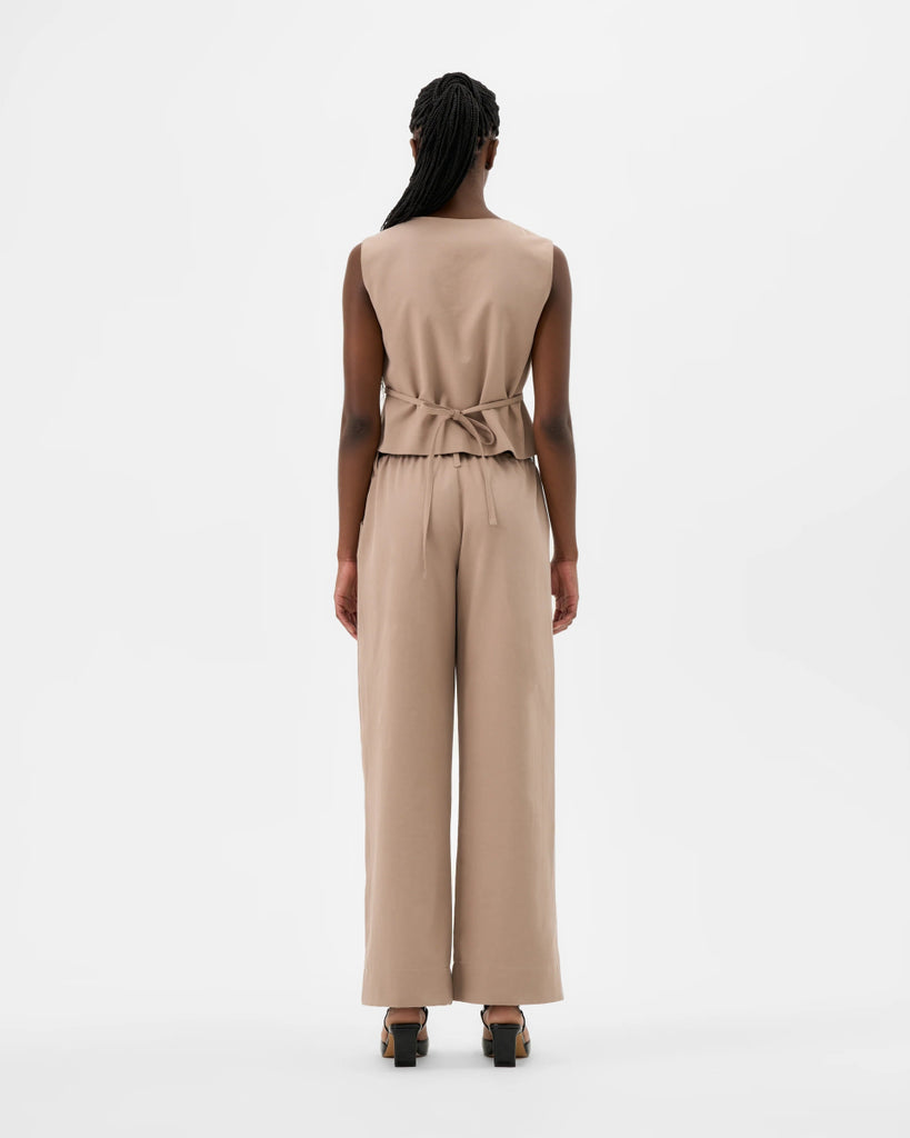 Valerie C. Sleeveless Jacket (Beige) - Victoire BoutiqueValerie CShirts & Tops Ottawa Boutique Shopping Clothing