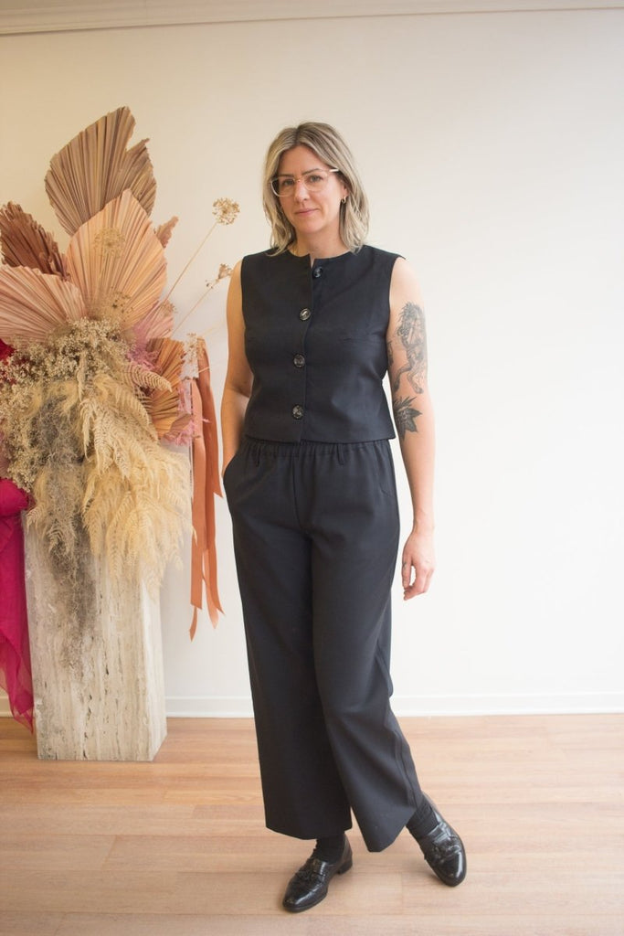 Valerie C. Sleeveless Jacket (Dark Navy) - Victoire BoutiqueValerie CShirts & Tops Ottawa Boutique Shopping Clothing