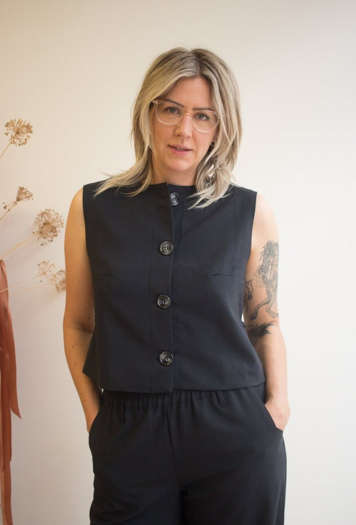 Valerie C. Sleeveless Jacket (Dark Navy) - Victoire BoutiqueValerie CShirts & Tops Ottawa Boutique Shopping Clothing