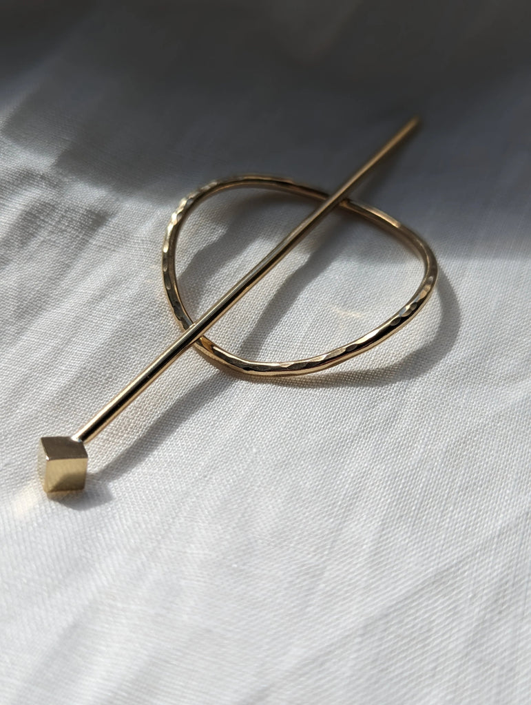 Vanderzee Circle Hairpin - Sphere Bauble (Brass) - Victoire BoutiqueVanderzeeHair Accessories Ottawa Boutique Shopping Clothing