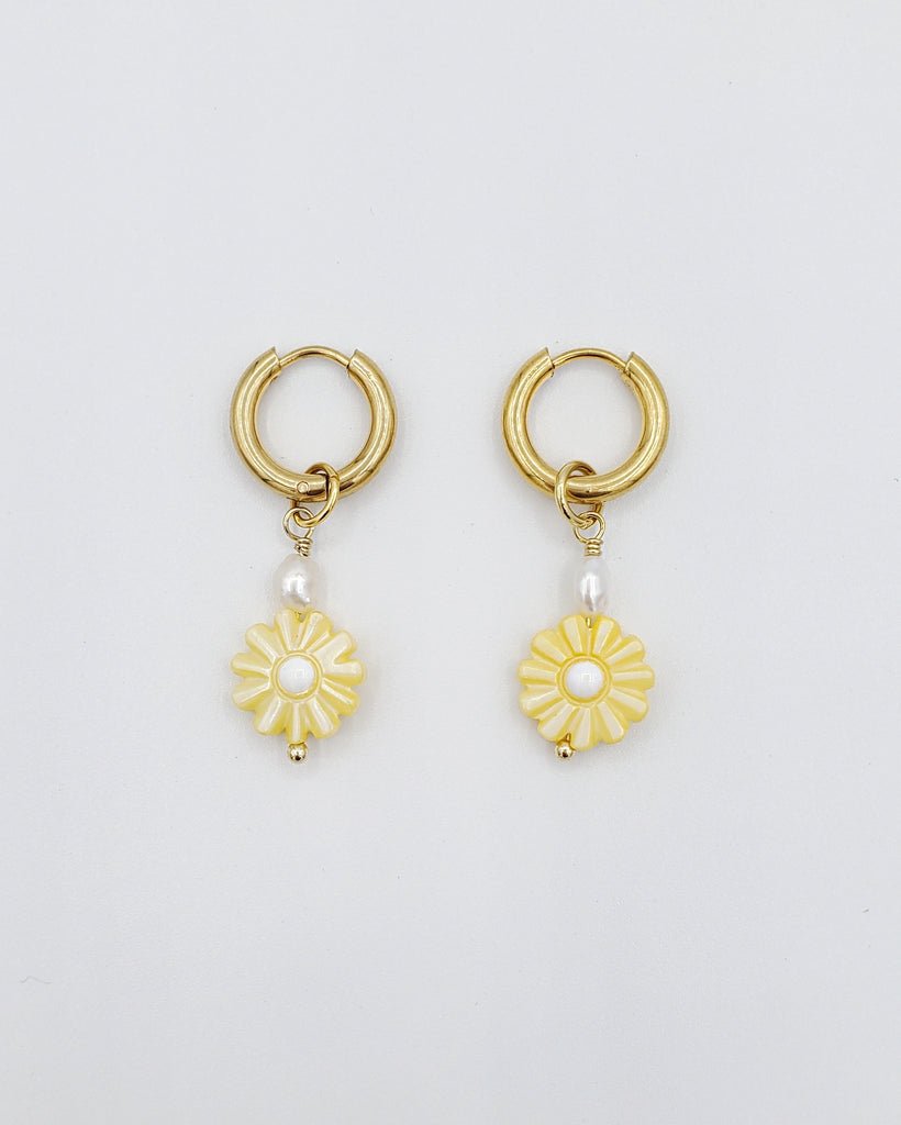 CoutuKitsch Sweet Daisy Hoops - Victoire BoutiqueCoutuKitschEarrings Ottawa Boutique Shopping Clothing