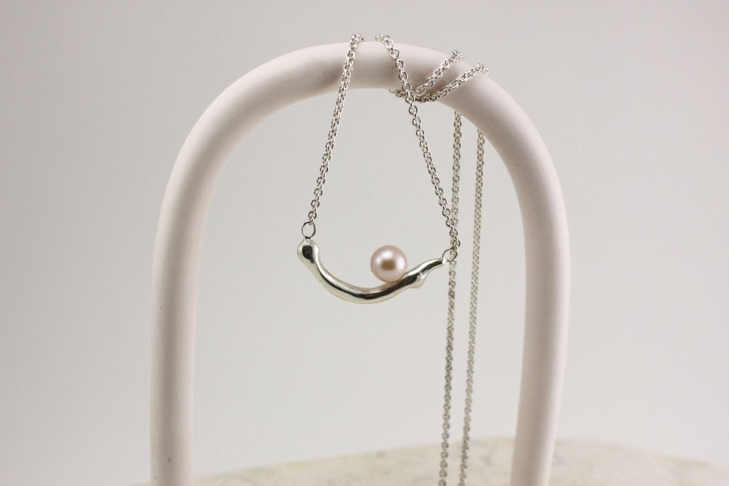 House of Hudson Balancing Pink Pearl Necklace - Victoire BoutiqueHouse of HudsonNecklaces Ottawa Boutique Shopping Clothing