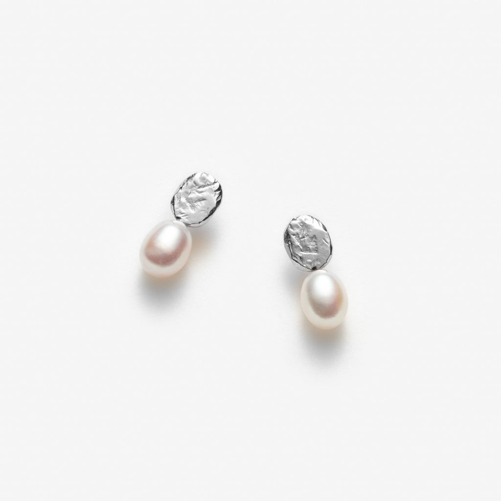 Lidia Jewelry Élise Studs (Pearl) - Victoire BoutiqueLidia JewelryEarrings Ottawa Boutique Shopping Clothing