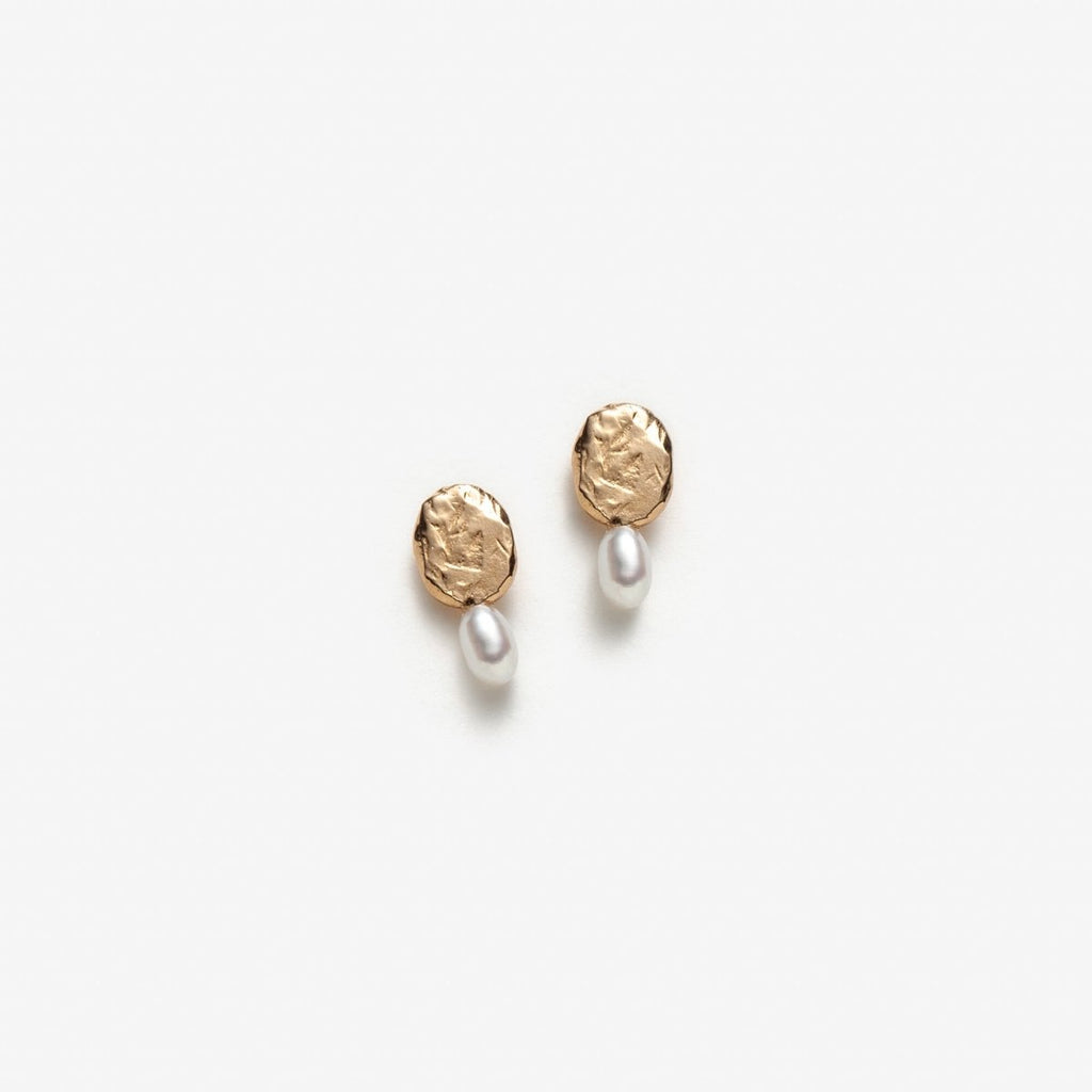 Lidia Jewelry Élise Studs (Pearl) - Victoire BoutiqueLidia JewelryEarrings Ottawa Boutique Shopping Clothing