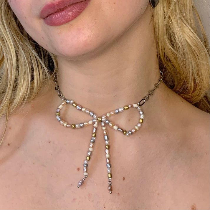 LILOU Gems Pearl Bow Necklace (Gold or Silver) - Victoire BoutiqueLILOU GemsNecklaces Ottawa Boutique Shopping Clothing