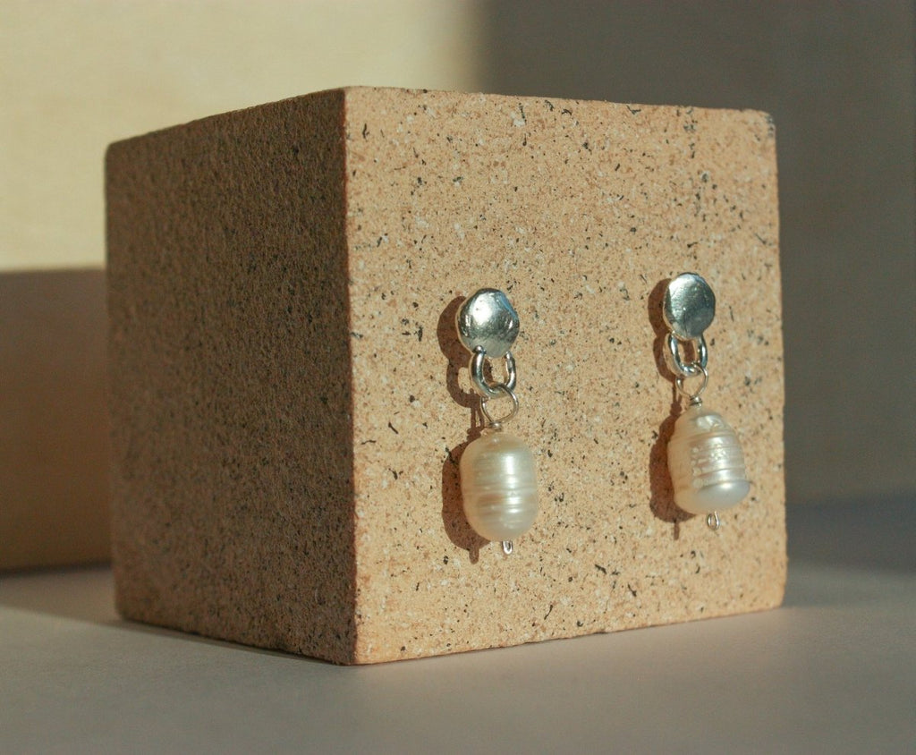 Rowe Pearl Drip Drop Earrings - Victoire BoutiqueRoweEarrings Ottawa Boutique Shopping Clothing