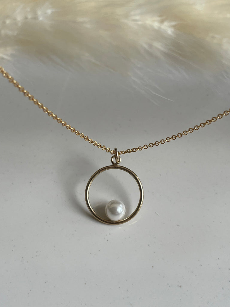 Second Aura Elegant Pearl Pendant Necklace - Victoire BoutiqueSecond AuraNecklaces Ottawa Boutique Shopping Clothing
