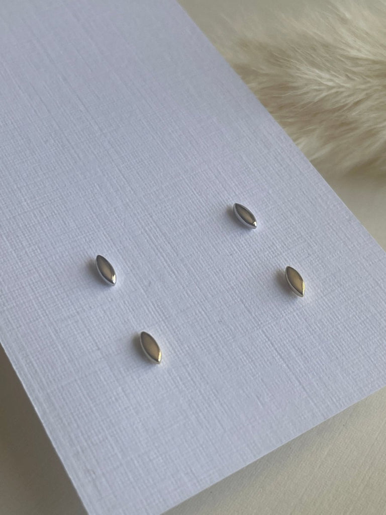 Second Aura Tiny Heart Accent Studs (Silver or Gold Vermeil) - Victoire BoutiqueSecond AuraEarrings Ottawa Boutique Shopping Clothing