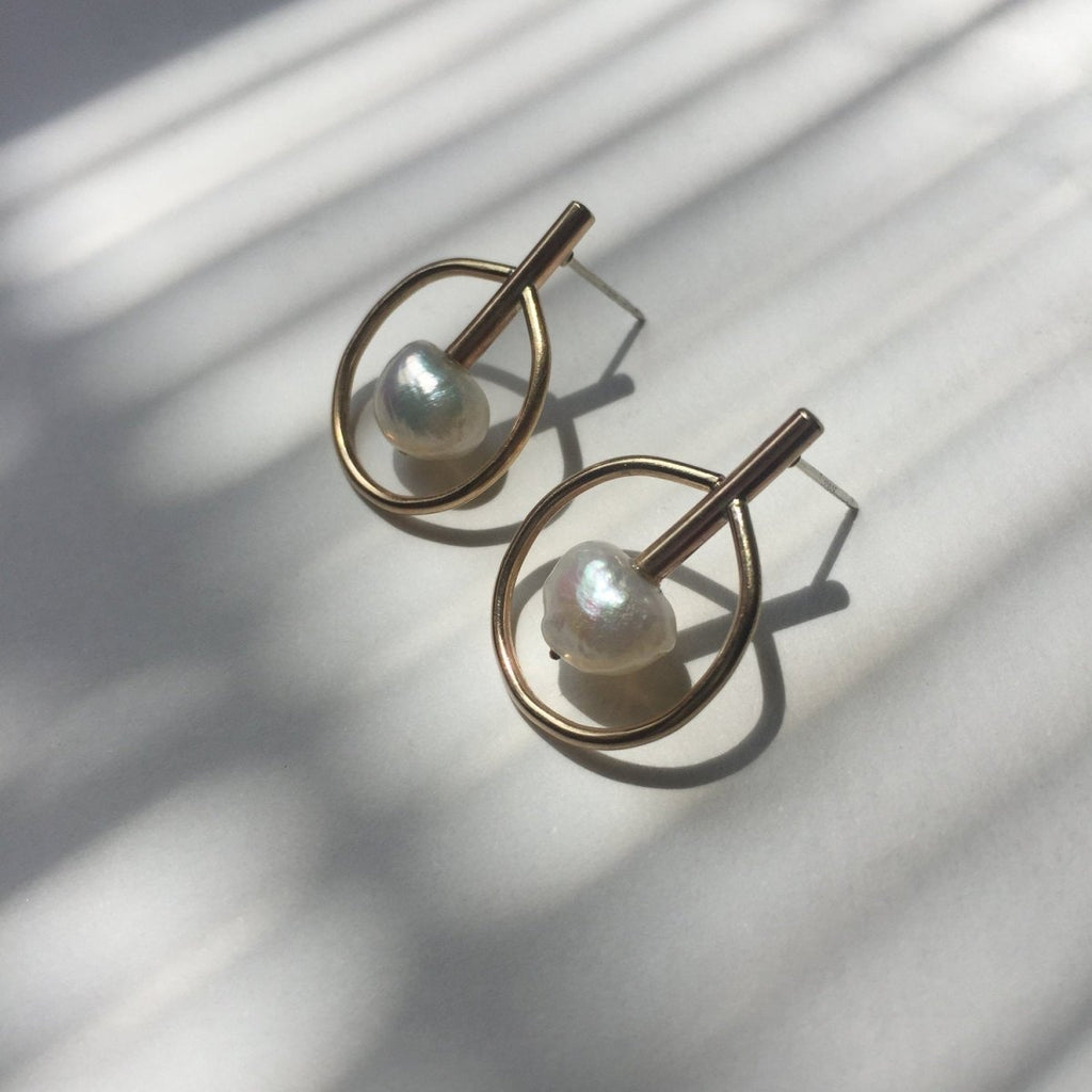Sophie Kissin Perle Circle Studs (Brass) - Victoire BoutiqueSophie Kissin JewelryEarrings Ottawa Boutique Shopping Clothing